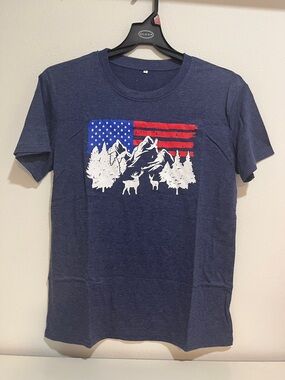 Navy women’s  Scenic Flag Graphic T-Shirt Size L